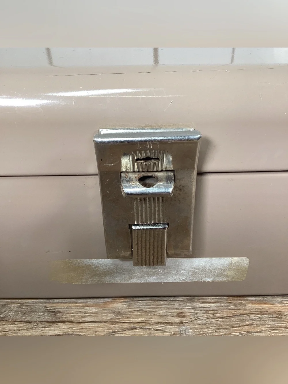Vintage Beige Metal Lock Box 8